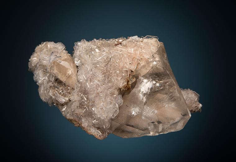 FLUORAPOPHYLLITE on CALCITE